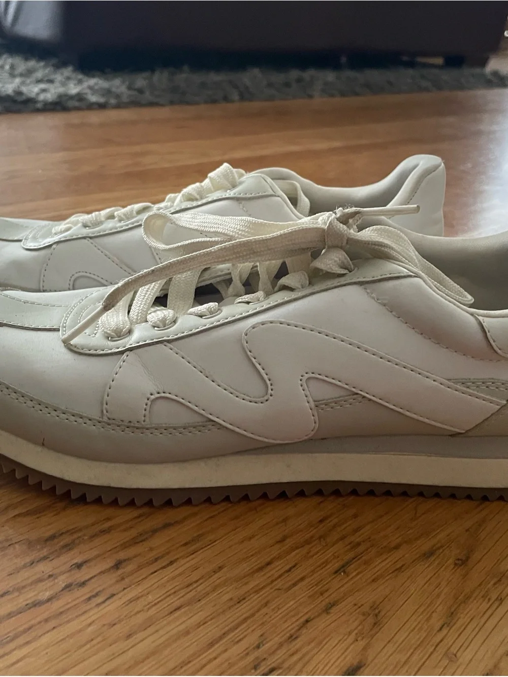 Universal Thread Women Low Top Sneakers